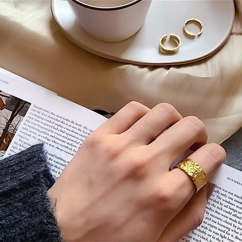 ⚜️[𝟯/$𝟯𝟴]⚜️Gold Textured Resizable Ring NEW - Picture 4 of 8